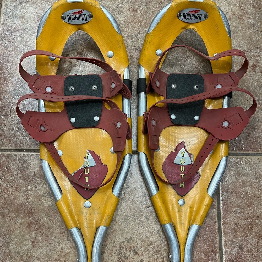 Red Feather Youth Snow Shoes